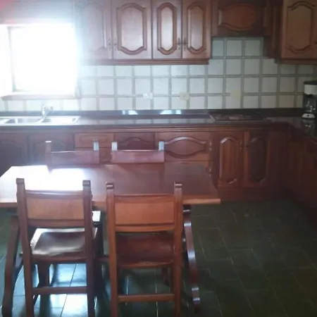Villa Sleeps 8 Wifi