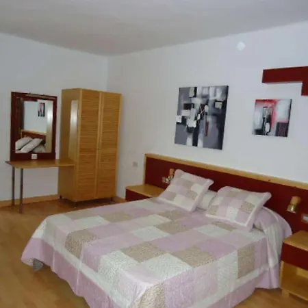 Sleeps 8 Wifi Villa