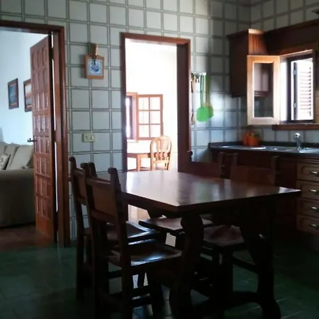 Sleeps 8 Wifi Villa